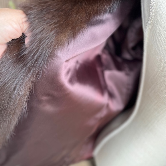 Vintage Fur size Small.  No flaws.  Thick, Soft and supple. - Picture 5 of 8